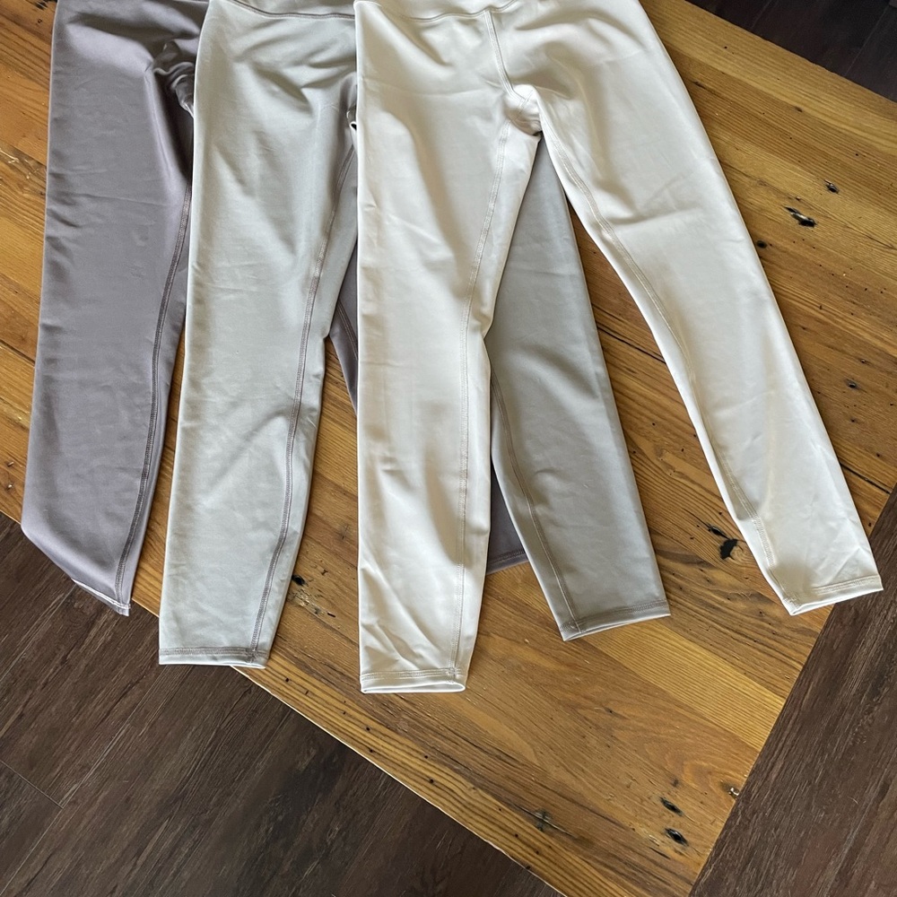 Bundle of 3 ALO Yoga  7/8 airlift leggings